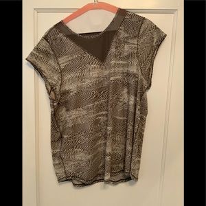 Lululemon top low v back size 12